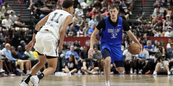 马刺淘到防守悍将？14号秀卡特-布莱恩特防守时弗拉格12中3+2失误