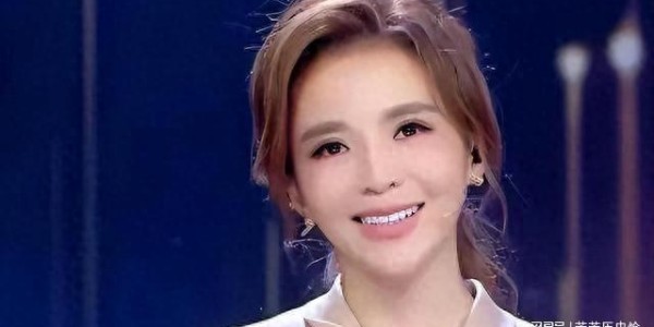 “央视一姐”朱迅的落寞，是整个主持界的悲哀，让人痛惜不已