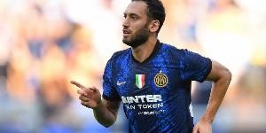 都体：国米不愿低价将恰尔汗奥卢卖给加拉塔萨雷，宁愿让球员留队